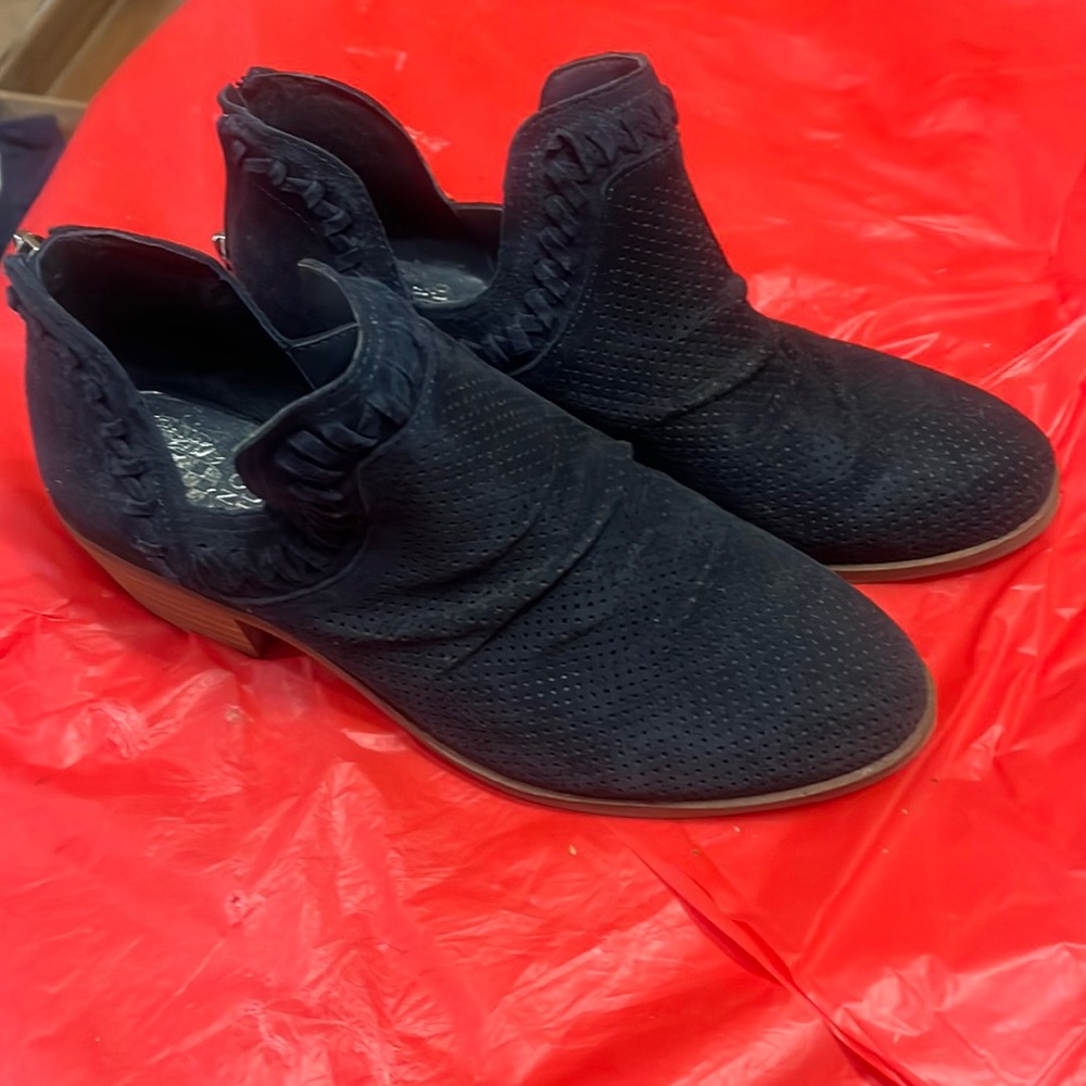 Vince Camuto gently worn black booties
